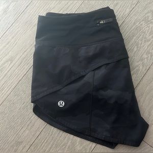 Lululemon speed up low rise shorts camo